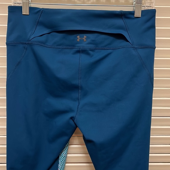 Armour Athletic Leggings/ Exercise / Running
Pants in Teal with a Colorful Panel - Picture 9 of 16